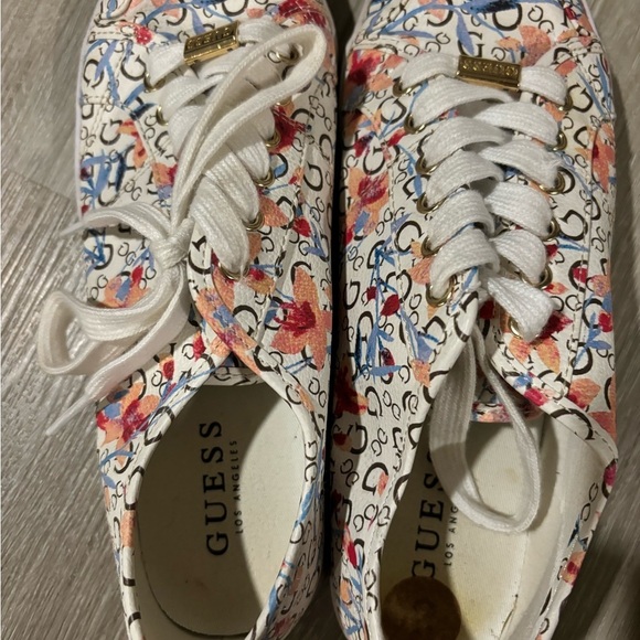 Guess Sneakers! 💋 - Picture 4 of 5